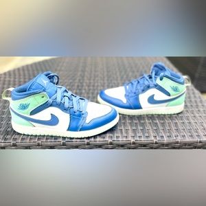 Nike Jordan Mid 1 Size 3